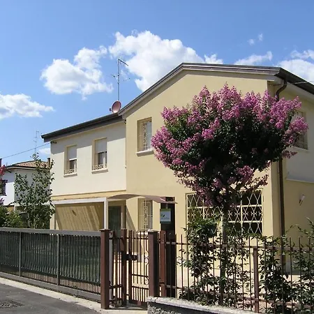 Via Verdi Bed and Breakfast